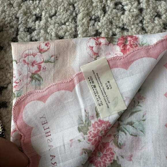 DAKS, Intermode, Laura Ashely Lot of 4 handkerchief Made in Japan 18 X 18 New - Picture 9 of 13
